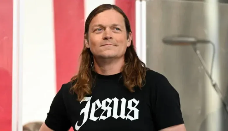 Brad Arnold performing live before the Brad Arnold death in 2026.