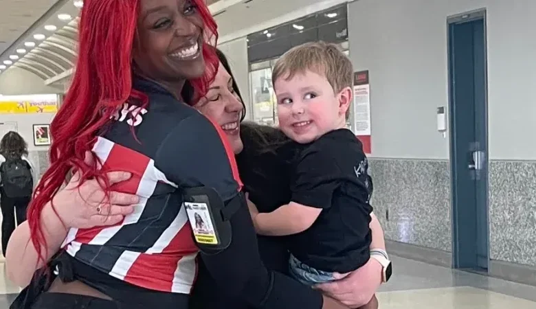 Atlanta Airport Waitress Receives Massive Donation After Calming Toddler
