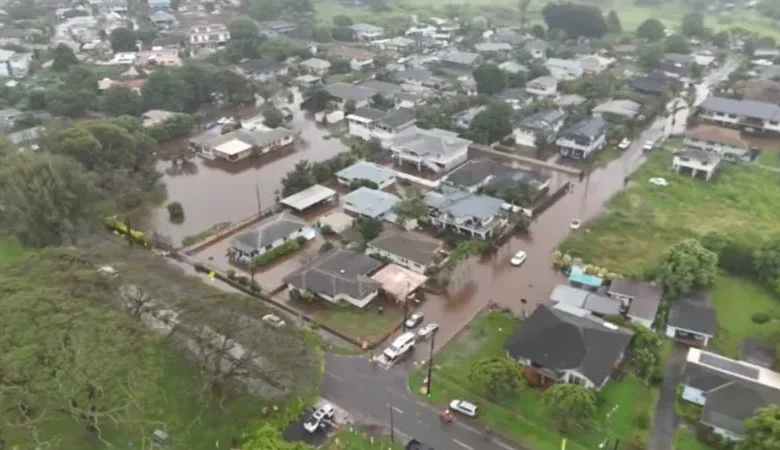 Oahu flash flooding emergency forces evacuations on North Shore Hawaii