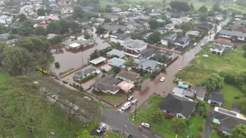 Oahu flash flooding emergency forces evacuations on North Shore Hawaii