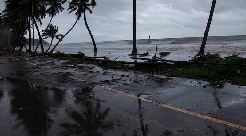 A beach in Tumon Bay, Guam, under a tsunami advisory alert.