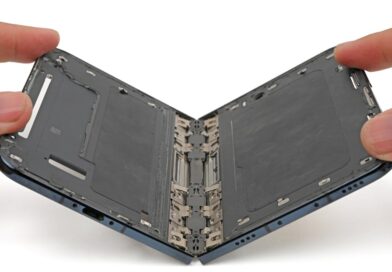 Here’s why the iPhone Duo’s hinge could be cracking the screen