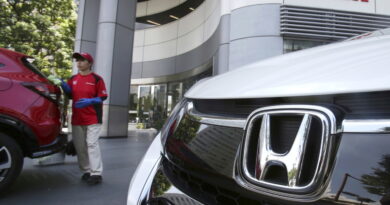 Gas in Chicago is now more than $5 a gallon. Does buying a hybrid make sense?